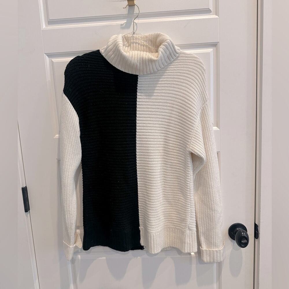 NY&C New York & Company Black White Colorblock Turtleneck Sweater